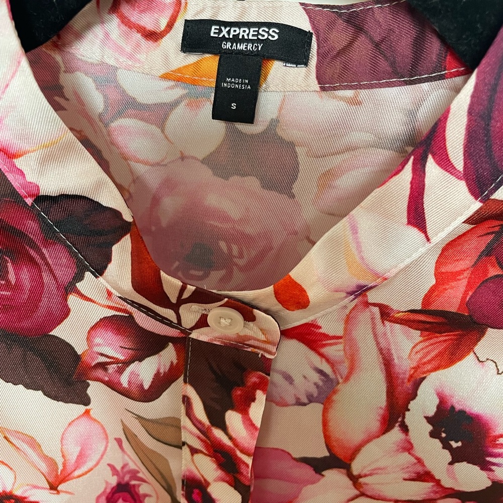 Express Gramercy Floral Blouse size small - Picture 7 of 8